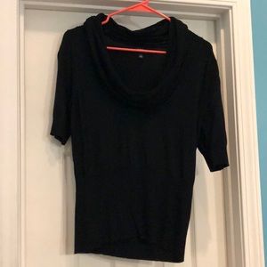 Black cowl-neck sweater, short-sleeved